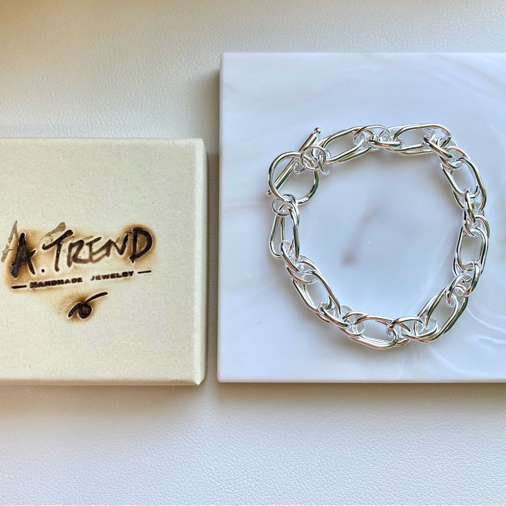 Silver Chain Toggle Bracelet - Women Jewelry - Picture 4 of 4